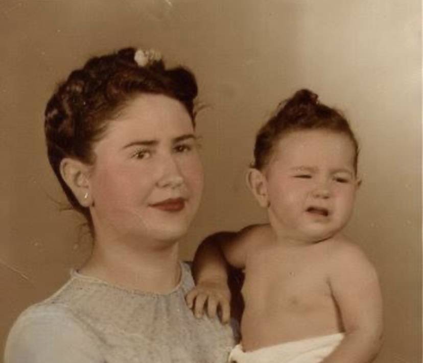 Amantina Contreras with baby 1946